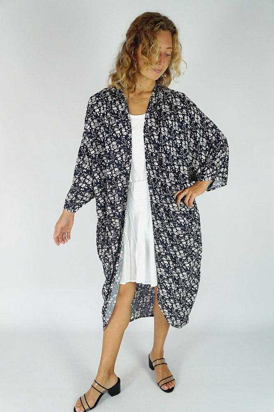 Ladies Sundrenched | Long Cape "Blossom" Navy