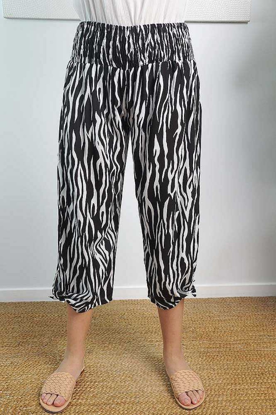 Ladies Sundrenched | 3/4 Bazzar Pant "Zebra" Black